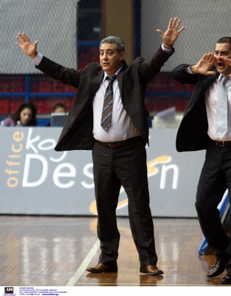 Συνεχίζει με Κουφό