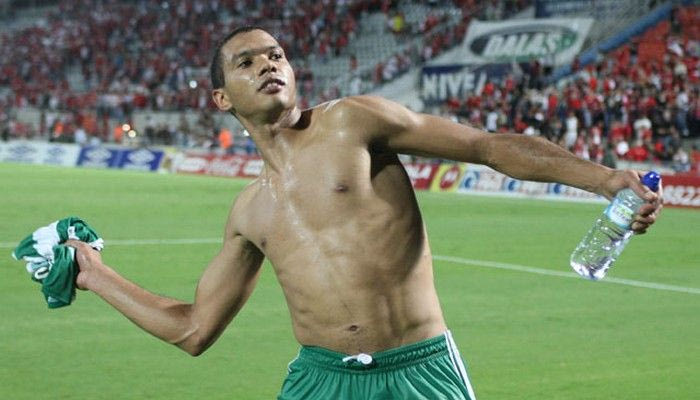 Κλείνει Μονσορό και Φορέ