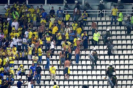 Επεισόδια και ημίωρη διακοπή στο ΟΑΚΑ