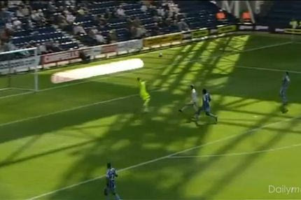 Τερματοφύλακας σκοράρει με βολέ