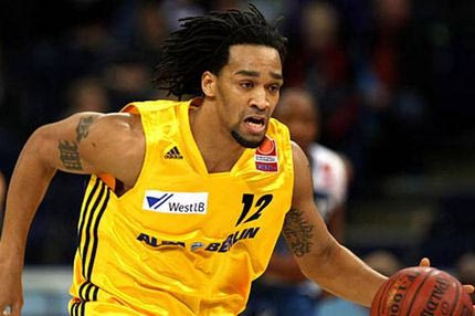 Αποκτά τον Ρασάντ Ράιτ