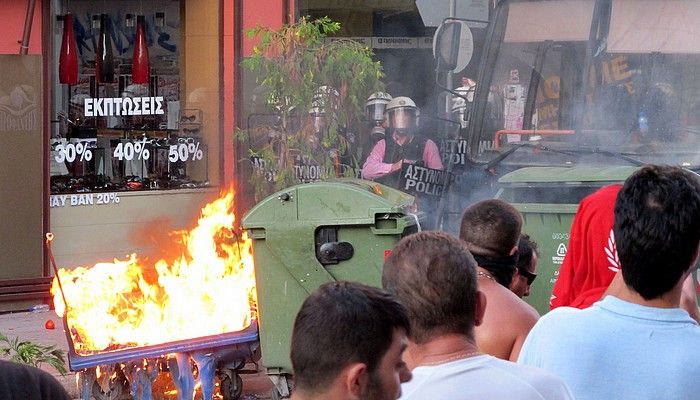 Συγκέντρωση με συνθήματα στο Βόλο