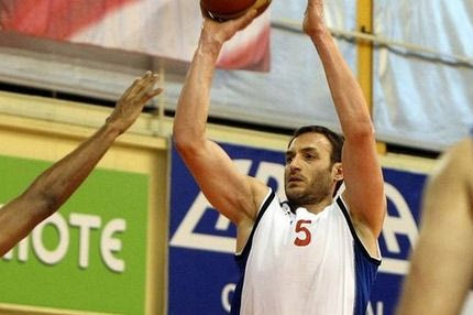 Ανανέωσε και χρίστηκε αρχηγός ο Αγαδάκος