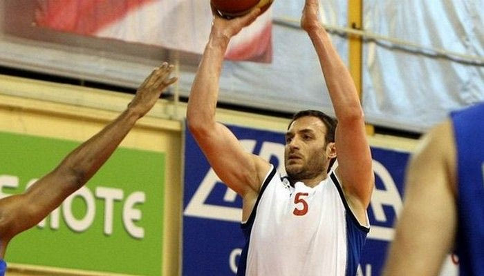 Ανανέωσε και χρίστηκε αρχηγός ο Αγαδάκος