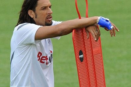 Πληρωμένη απάντηση από τον ατζέντη του Αμάουρι