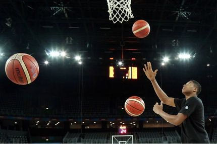 Video Analysis Αντετοκούνμπο: Με 5 ντρίμπλες κάρφωμα!