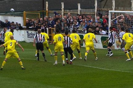 Τους απέβαλε λόγω σκουρόχρωμου εσώρουχου!