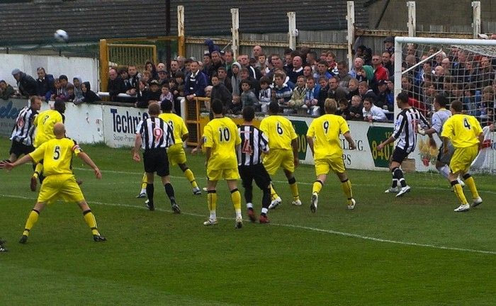 Τους απέβαλε λόγω σκουρόχρωμου εσώρουχου!