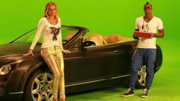 Ο Σισέ σε βίντεοκλιπ με πορνοστάρ