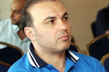 Μένει και ο Ελληνιάδης