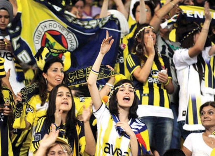 Με γυναίκες και παιδιά στις κερκίδες!