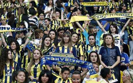 Ένα γήπεδο γεμάτο γυναίκες!