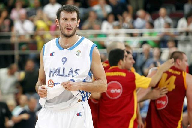 Φώτσης: “Πιο πολύ με τη Μέρκελ ασχολούνται οι οπαδοί”