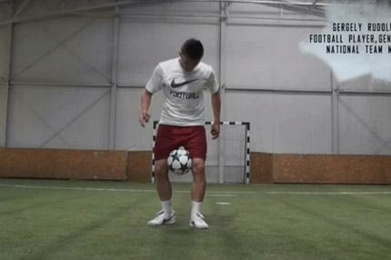 “Μιλάει” στην μπάλα ο Ρούντολφ