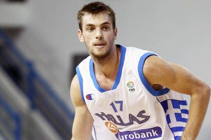 Μάντζαρης για τέσσερα χρόνια