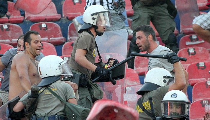 Ενταση και δακρυγόνα στη Νέα Σμύρνη