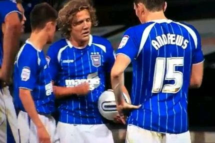 Πετρά, ψαλίδι, χαρτί για ένα φάουλ