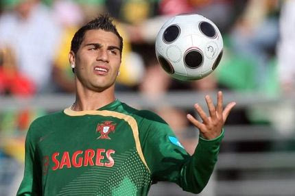 Επιστροφή Κουαρέσμα, ντεμπούτο για Σερένο