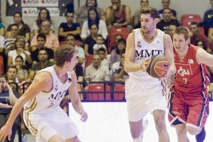 Ο Ρούντι Φερνάντεθ εν δράσει με τη “βασίλισσα”