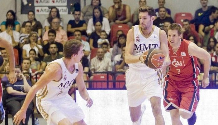 Ο Ρούντι Φερνάντεθ εν δράσει με τη “βασίλισσα”