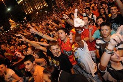 Ατελείωτο πανηγύρι στα Σκόπια