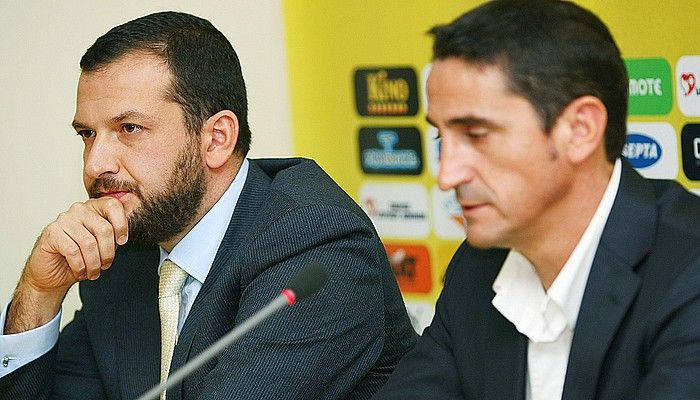 Original: “Μεγαλοδύναμε Θεέ γιατί αφήνεις να παίζουν παιχνίδια με το μυαλό μας;”