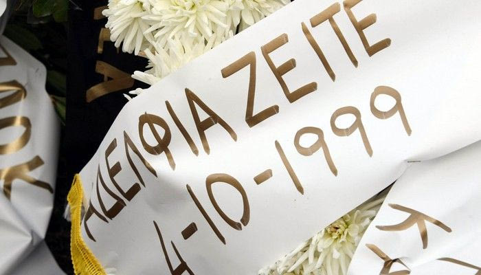 “Ασπρόμαυρα” δάκρυα στα Τέμπη