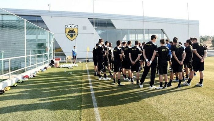 Μια ντουζίνα απουσίες