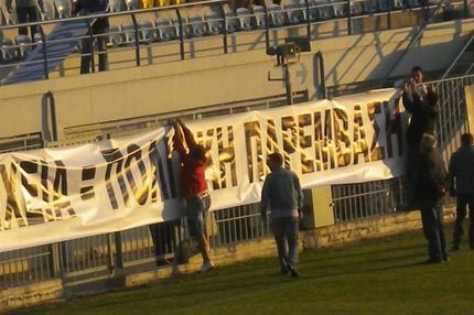 Πανό, συνθήματα και διακοπές στο φιλικό με τον Εθνικό Αστέρα