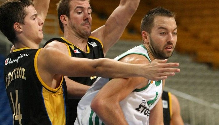 Αποχώρησε με ενοχλήσεις ο Βουγιούκας