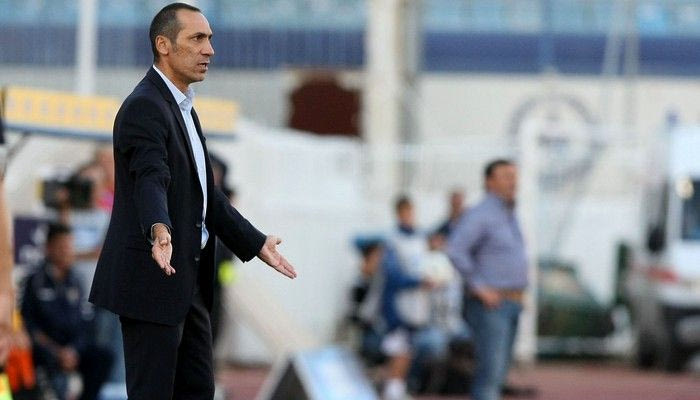 Αήττητος με κοστούμι