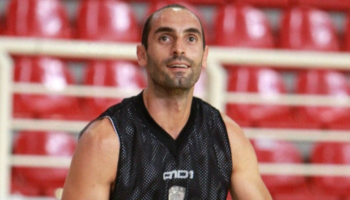 Μαθήματα στους ξένους για το ντέρμπι