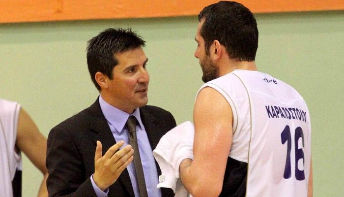 Δια χειρός Καραποστόλου