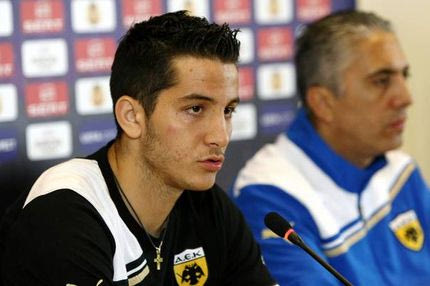 Κωστένογλου: “Δεν ξεκουράζω παίκτες”. Μανωλάς: “Πιο δύσκολη η Λοκομοτίβ από τον Ολυμπιακό”