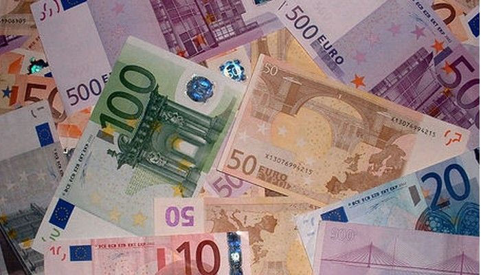 Γέλασε (λίγο) το χειλάκι τους