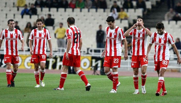 Η κριτική των “ερυθρόλευκων”