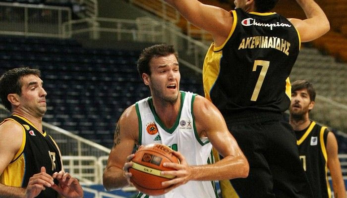 Εκτός 12άδας ο Πατ Καλάθης