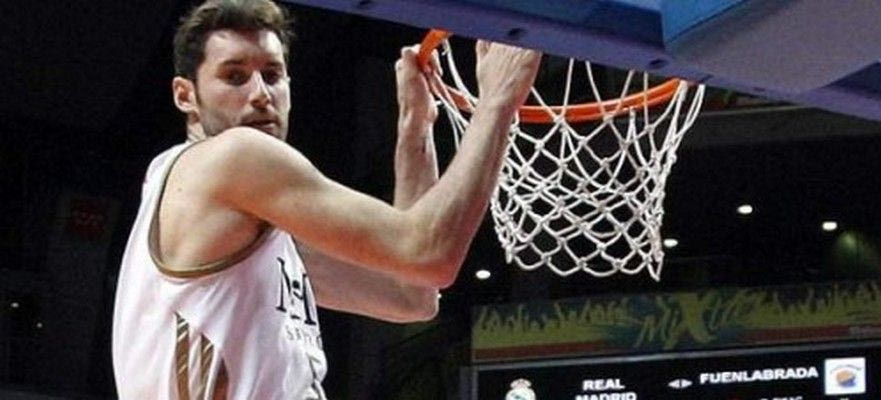 Απίστευτο τρίποντο του Ρούντι Φερνάντεθ!