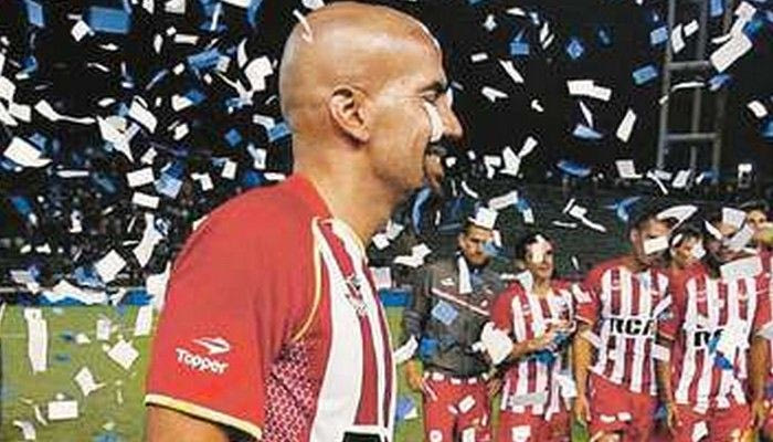 Αποσύρεται ο Βερόν