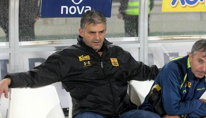 Ντέρμπι της κρίσεως για Τσιώλη και παίκτες