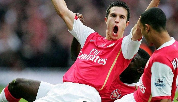 Φαν Πέρσι: “Σε Άρσεναλ και Μπαρτσελόνα”