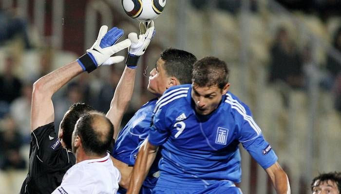Η κριτική των Ελλήνων διεθνών