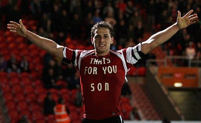 Σκόραρε για τον νεκρό γιο του