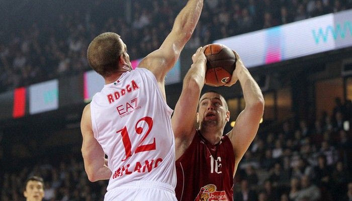 Σαρλερουά-Αρμάνι Mιλάνο 76-81
