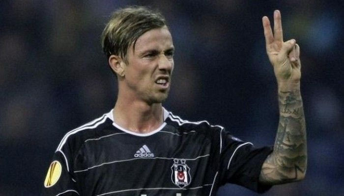 Στην πόρτα εξόδου ο Γκούτι