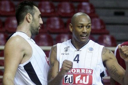 Ανατροπή με Γκίντενς, μένει μέχρι τέλους