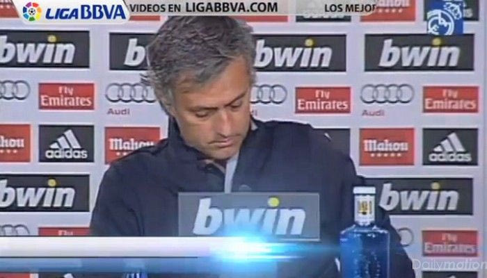 Η πλάκα του Μουρίνιο στους δημοσιογράφους