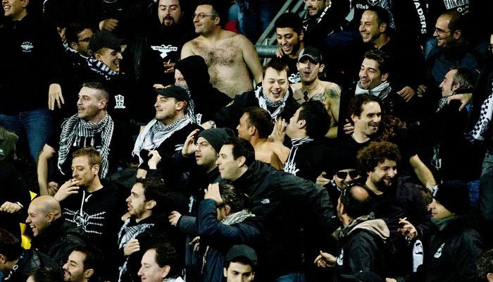 Έδωσαν “ασπρόμαυρο” χρώμα στο Τάλατ oι οπαδοί του ΠΑΟΚ