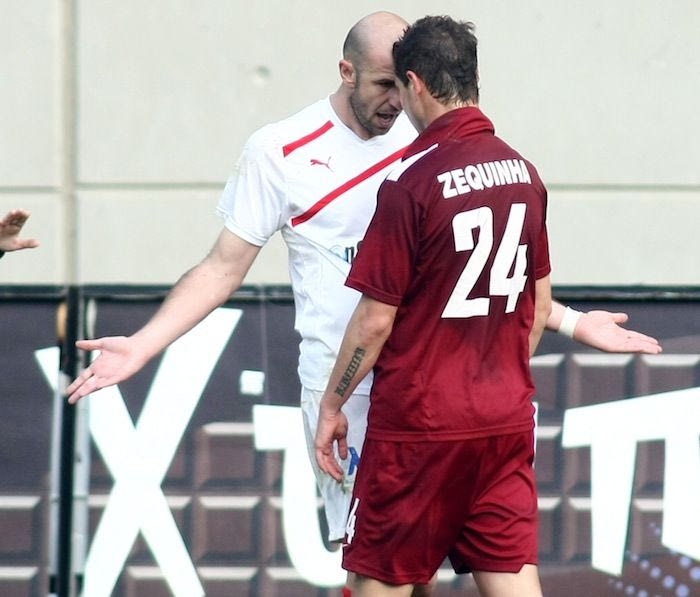 Στα χαρακώματα ΑΕΛ, Παναχαϊκή