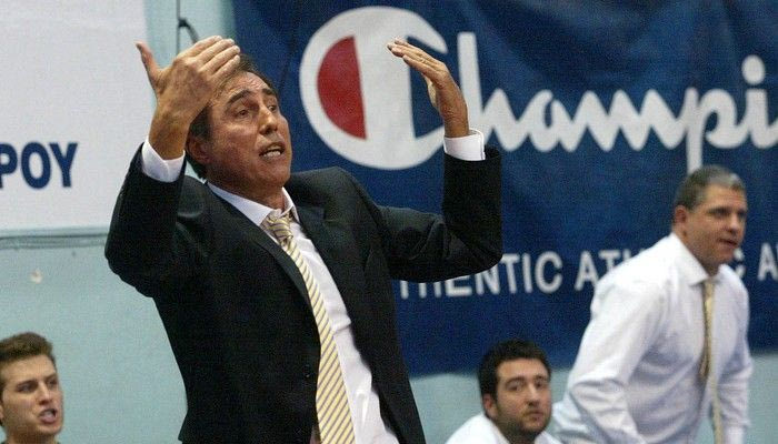 Αλεξανδρής: “Γιατί βρίζουν τις μάνες μας και εμένα;”